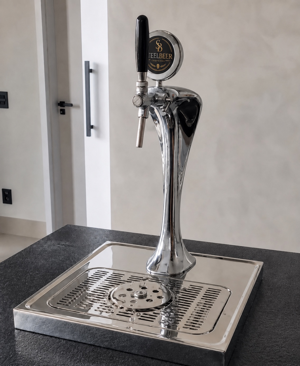 Chopeira SteelBeer instalada em área gourmet com identidade oficial